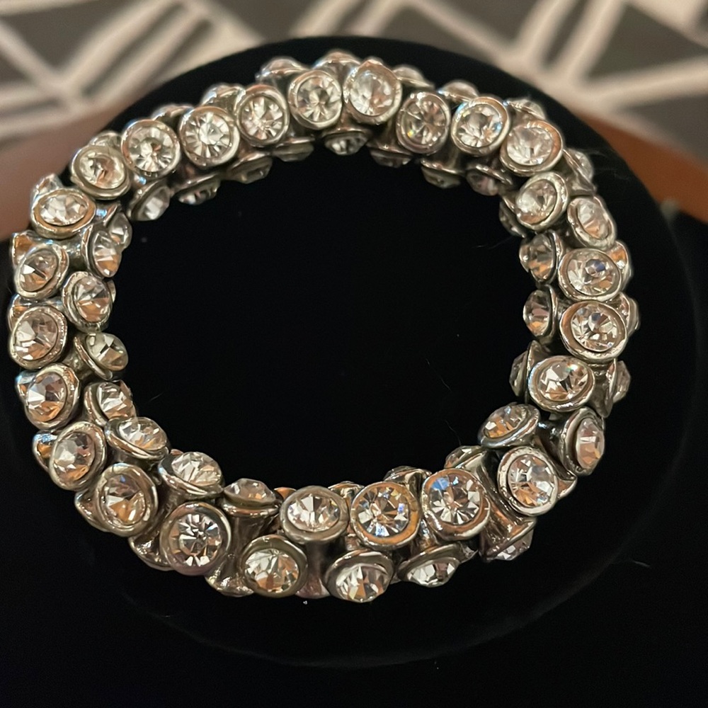 Stretchy silver beaded bracelet